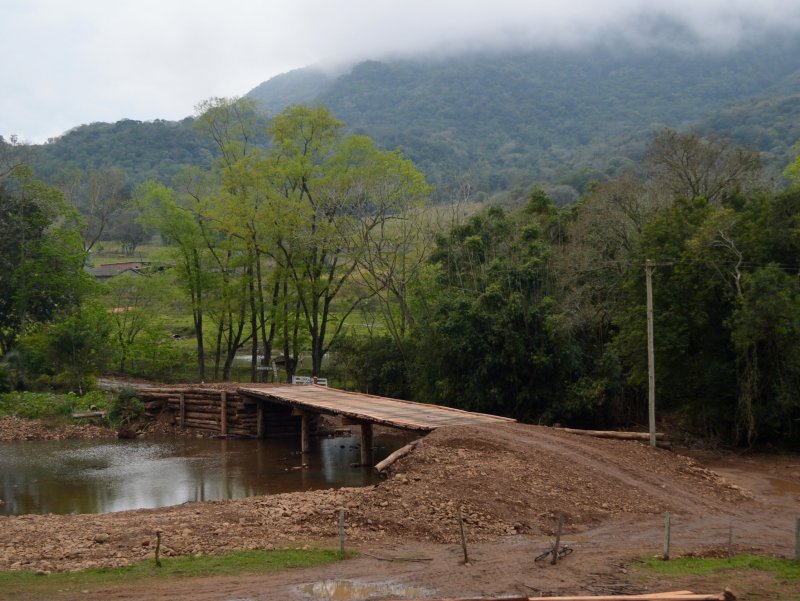 Em Arroio Grande, na localidade de Arroio Lobato, ponte que havia sido levada pela chuva foi completamente reconstruída (Foto: João Alves)