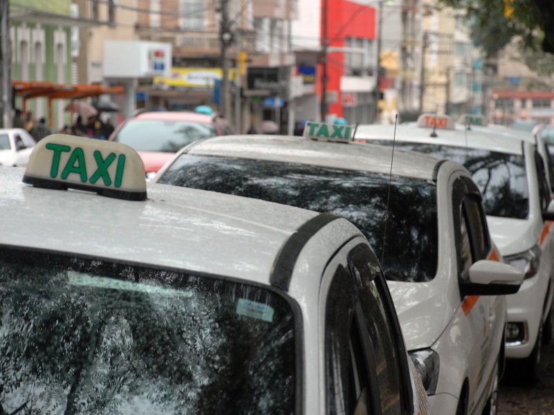 Novo ponto de táxi terá oito vagas para atender ao público frequentador do shopping (Foto: João Vilnei)