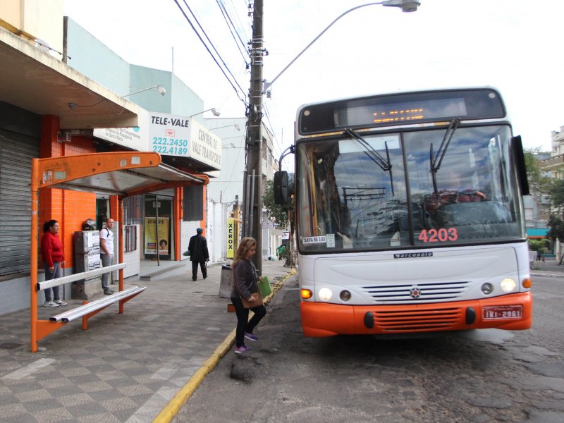 Mudanças visam fornecer condições adequadas para que funcionários e visitantes acessem o novo shopping com o transporte coletivo (Foto: Deise Fachin) Mudanças visam fornecer condições adequadas para que funcionários e visitantes acessem o novo shopping com o transporte coletivo (Foto: Deise Fachin)