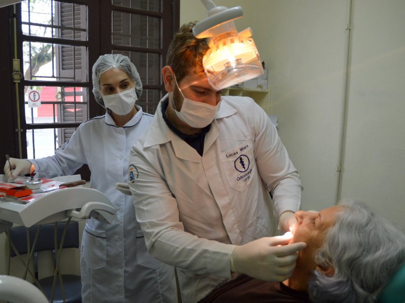  Diversos procedimentos dentários são oferecidos gratuitamente pela Secretaria de Saúde do Município (Foto: João Alves)