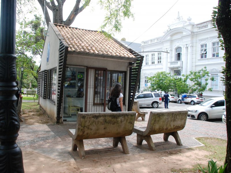 Centro de Atendimento ao Turista, localizado na Avenida Rio Branco, funciona normalmente (Foto: João Vilnei)
