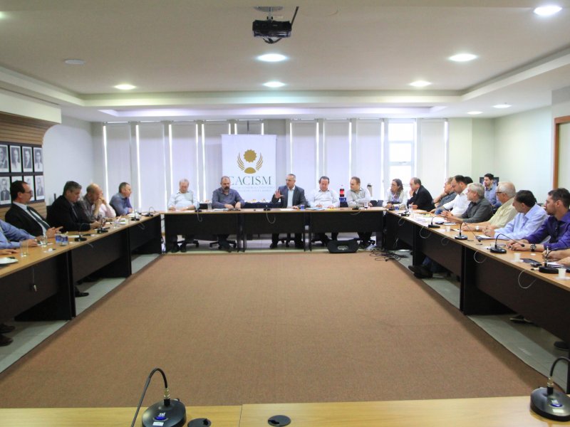 Todos os membros do Gabinete de Governança participaram da reunião com os empresários do Município (Fotos: Deise Fachin)