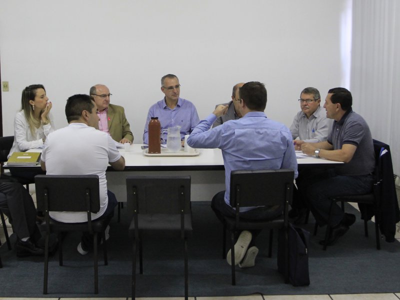 Reunião foi realizada entre os membros dos conselhos Fiscal e de Administração do Consórcio (Foto: Deise Fachin)