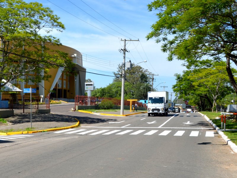 Avenida Medianeira, no trecho entre as ruas Duque de Caxias e Visconde de Pelotas, estará bloqueada das 6h30min às 18h30min (Foto: João Alves)