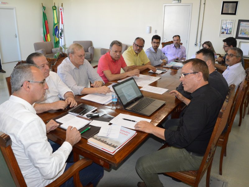 Reunião, no Gabinete de Governança, reuniu representantes de diversas secretarias (Foto: João Alves)
