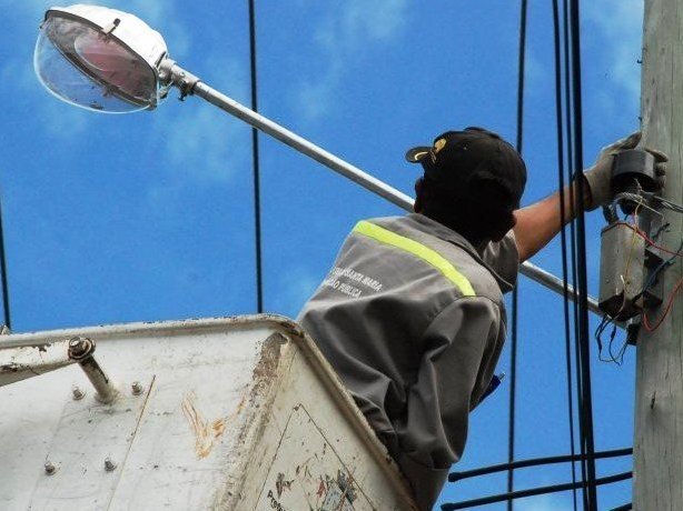 Serviços de reparo e manutenção são realizados pela Eon Energia e Iluminação (Foto: Arquivo/PMSM)