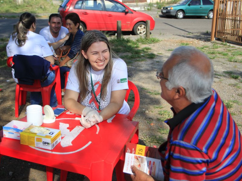 Na Avenida Radialista Osvaldo Nobre, comunidade da Zona Oeste pôde realizar os testes, além de ser orientada pelas equipes de saúde (Fotos: Deise Fachin)