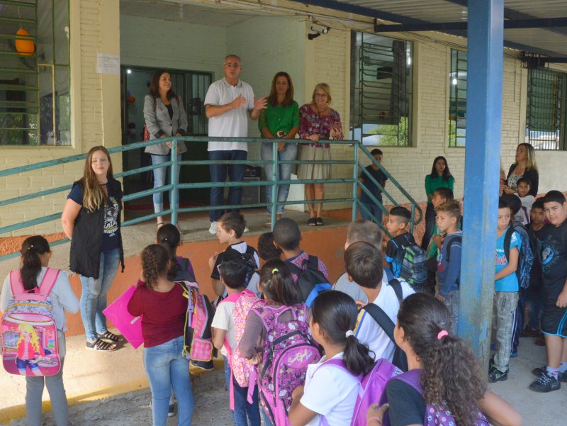 Prefeito Jorge Pozzobom e secretária de Educação, Lúcia Madruga, abriram o ano letivo na Escola Renato Nocchi Zimmermamm (Foto: João Alves) Prefeito Jorge Pozzobom e secretária de Educação, Lúcia Madruga, abriram o ano letivo na Escola Renato Nocchi Zimmermamm (Foto: João Alves)