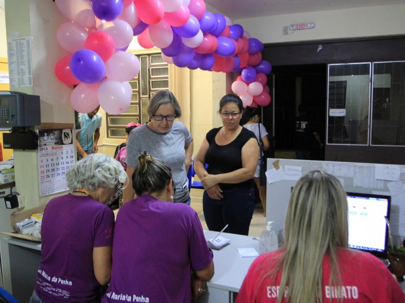 Muitas mulheres, a maioria trabalhadoras, foram até a ESF Roberto Binato para cuidar da saúde (Foto: Deise Fachin)