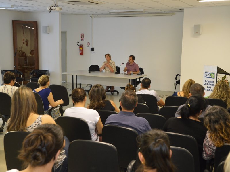 Servidores participaram de palestra, realizada no auditório do Centro Administrativo Municipal (Foto: João Alves)