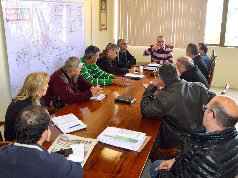Durante reunião, realizada no Gabinete de Governança, tratou sobre as estradas dos Distritos (Foto: João Alves)