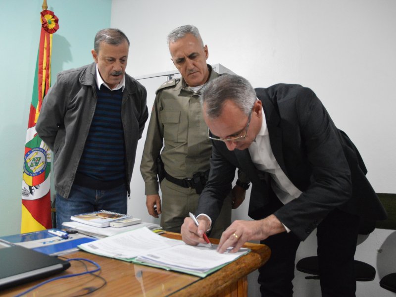 Assinatura ocorreu na sede do Batalhão, que tem responsabilidade territorial sobre 114 municípios (Foto: João Alves)