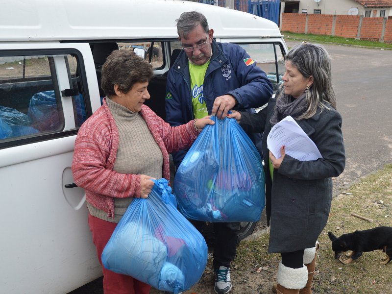 Sete famílias receberam doações na tarde desta quarta-feira (Foto: João Alves)