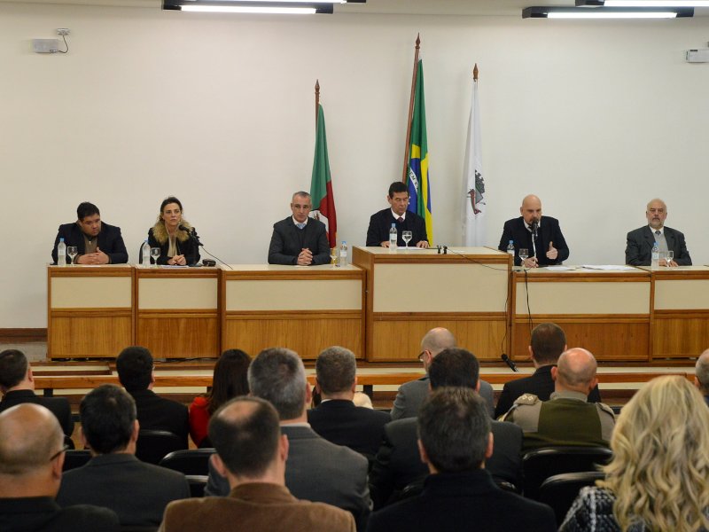 Salão do Júri do Fórum recebeu autoridades para a cerimônia de instalação da VEC Regional (Foto: João Alves)