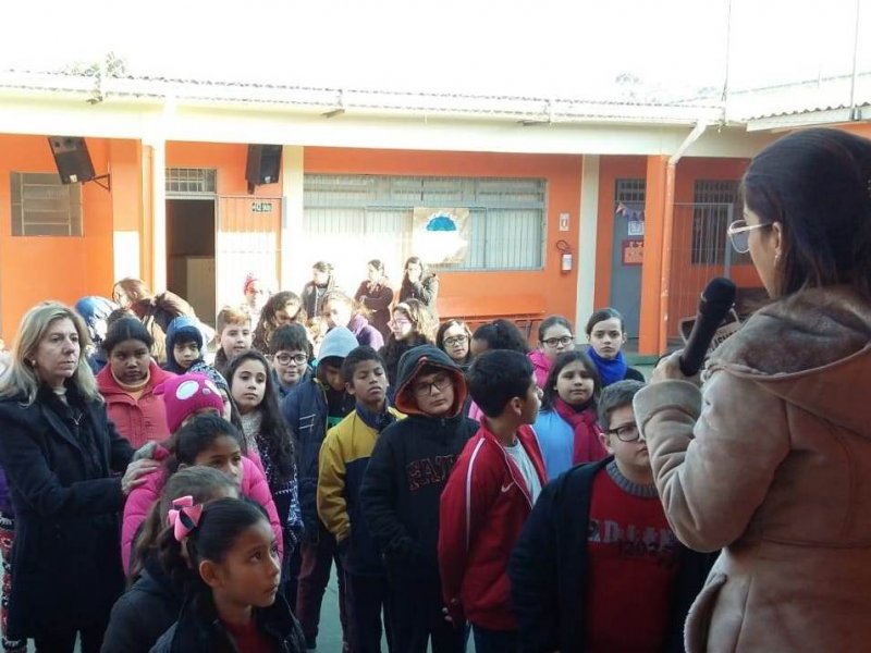 Alunos da escola Francisca Weinmann receberam a palestra na manhã desta sexta-feira (Foto: Divulgação/Prefeitura)