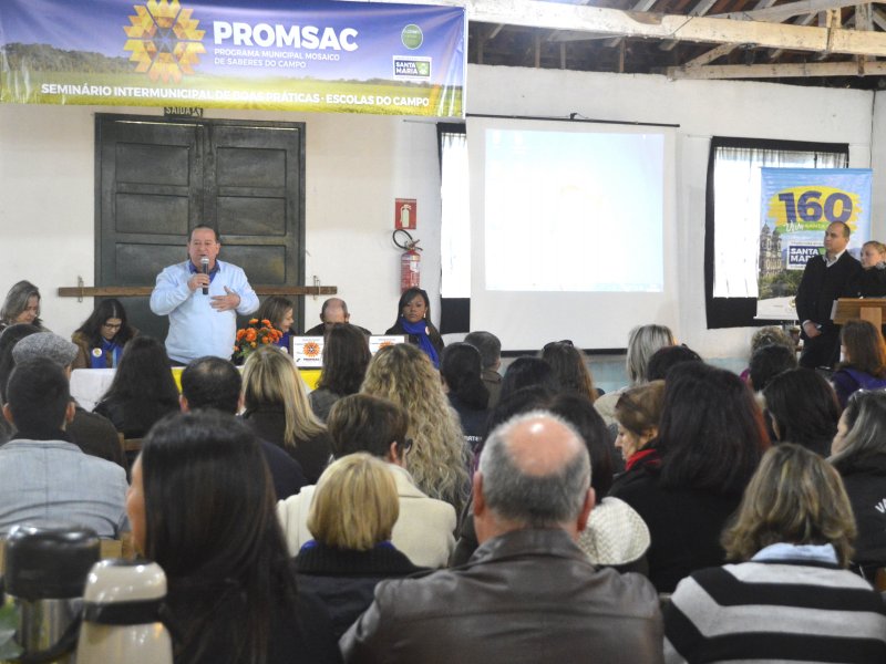 Seminário reuniu diretores e professores das escolas de campo de Santa Maria e de outras cidades (Foto: João Vilnei)