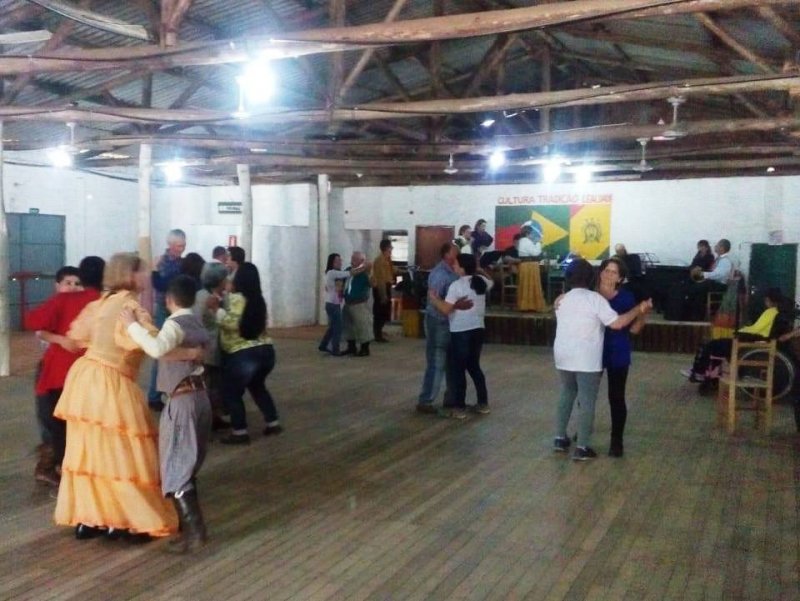 Evento teve muita dança e animação (Foto: Divulgação/ Prefeitura)