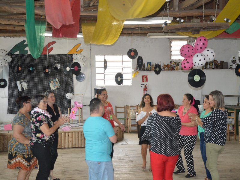 A dança garantiu a animação dos presentes na ação (Foto: João Alves)