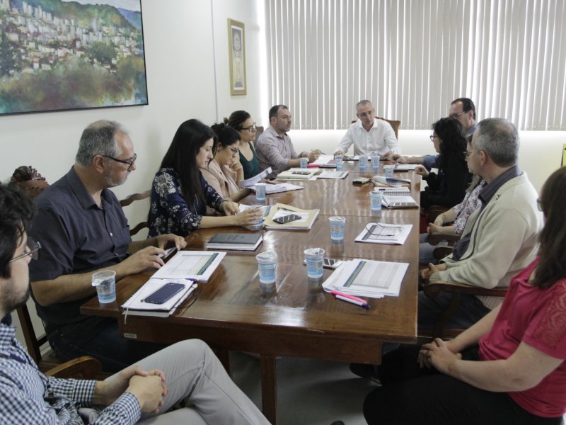 Reunião ocorreu na manhã desta quinta-feira, no Gabinete de Governança (Foto: Deise Fachin/Prefeitura)