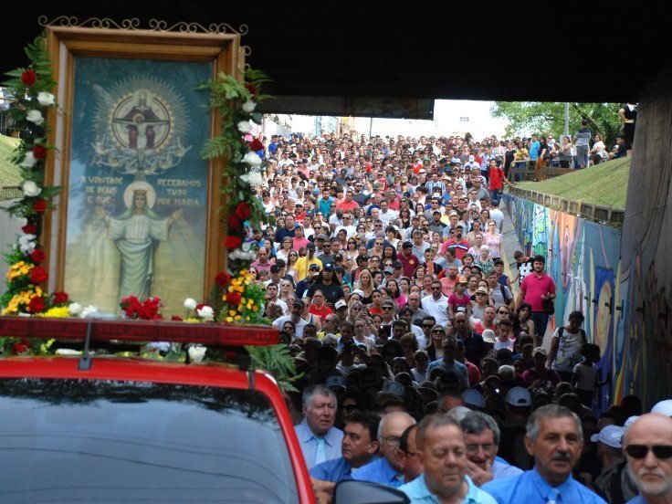 Milhares de pessoas acompanharam a Missa da 75º Romaria (Foto: João  Vilnei)