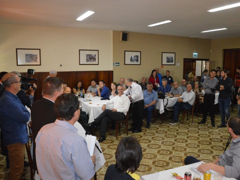  Reunião ocorreu na manhã desta sexta-feira, no Restaurante Augusto (Foto: João Alves/Prefeitura)
