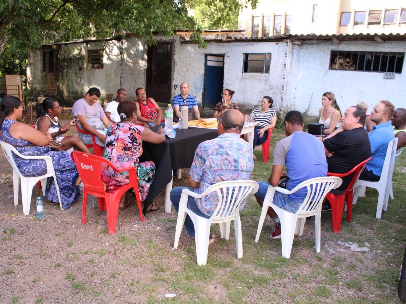 Reunião com representantes das escolas de samba participaram do encontro, na Escola Mocidade Independente das Dores (Fotos: Deise Fachin/Prefeitura)