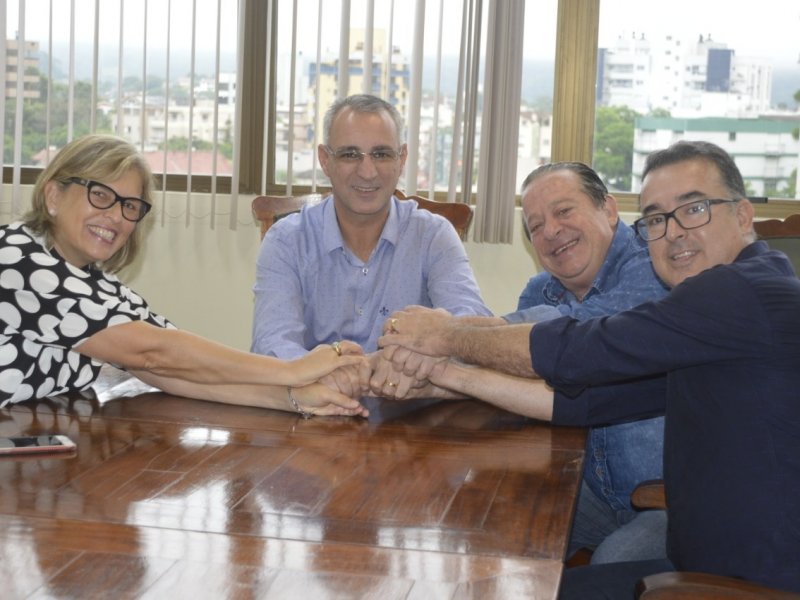 Novo secretário esteve reunido com o prefeito Pozzobom, o vice Cechin e Liliane nesta sexta-feira (Foto: João Vilnei)