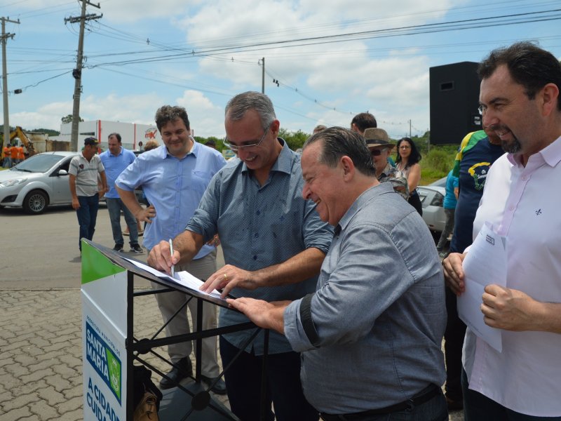 Solenidades envolveram autoridades do Município, representantes das empresas e membros da comunidade (Foto: João Alves)