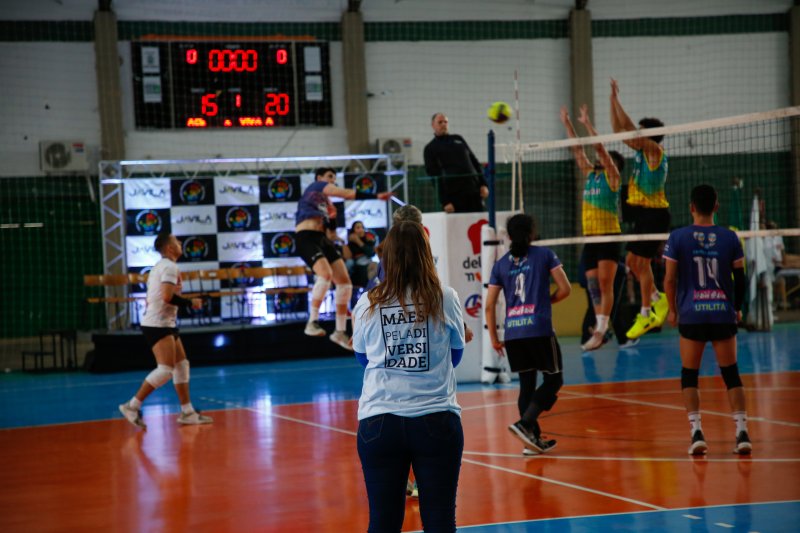 PMSM - Com show em quadra, 2º Festival Internacional LGBTQIA+ de Voleibol  de Santa Maria reúne 11 equipes do Estado