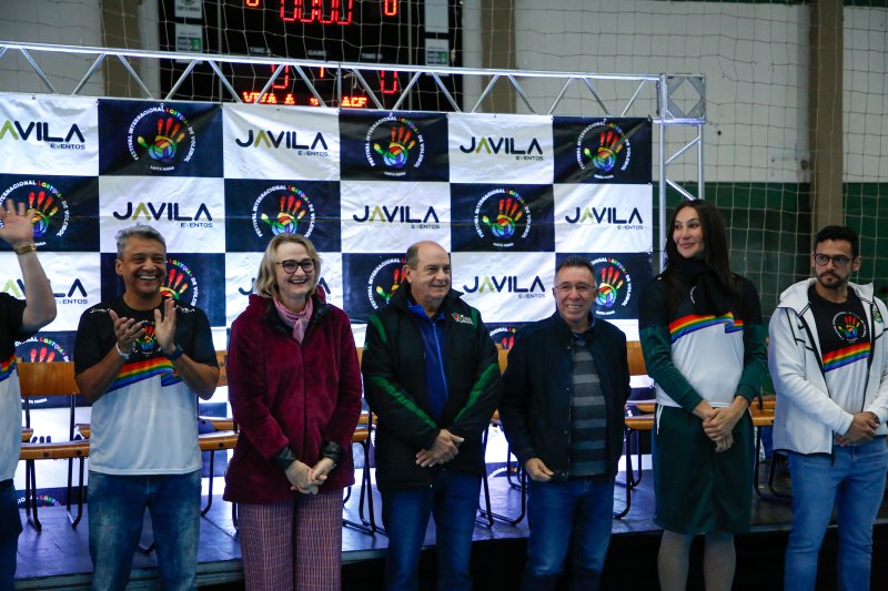 PMSM - Com show em quadra, 2º Festival Internacional LGBTQIA+ de Voleibol  de Santa Maria reúne 11 equipes do Estado