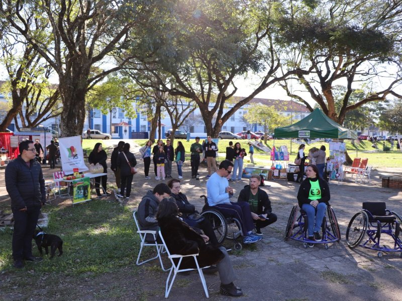 PMSM - Mais de 60 crianças malharam o cérebro na Praça Saldanha