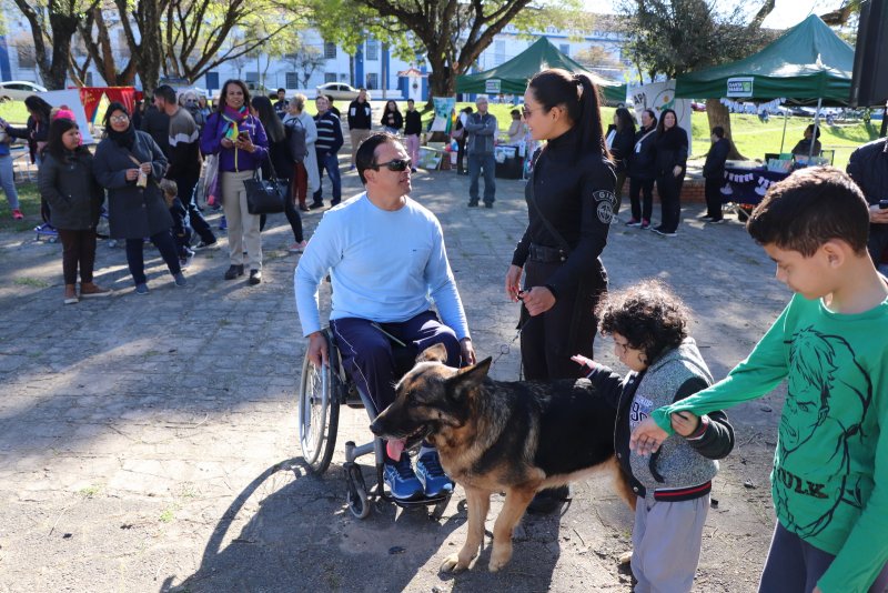 PMSM - Mais de 60 crianças malharam o cérebro na Praça Saldanha