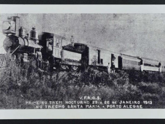 Primeiro Trem noturno de Santa Maria (1913).  Foto: Acervo Digital do Arquivo Histórico de Santa Maria / Fotógrafo desconhecido
