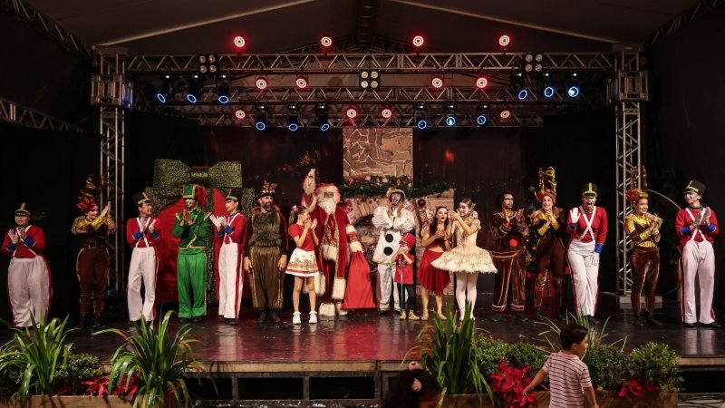 Estação Natal 2025 é encerrada com espetáculo na Praça Saldanha Marinho